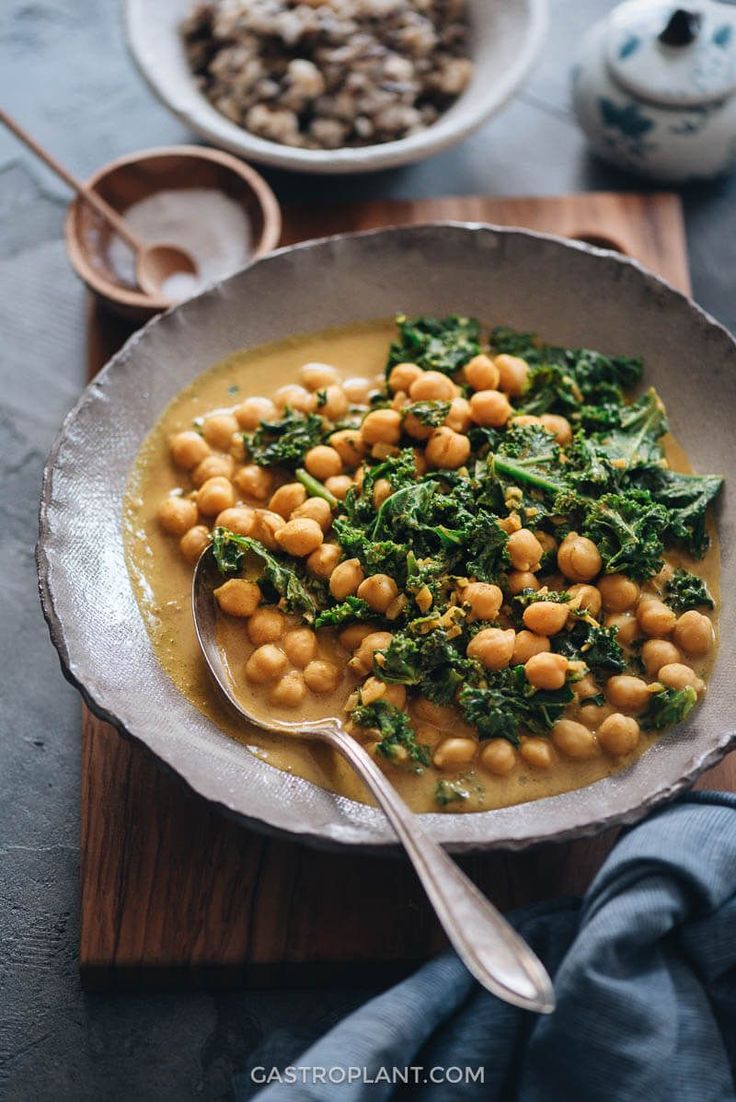 Minute Chickpea Curry: Easy Weeknight Meal with Pantry Staples